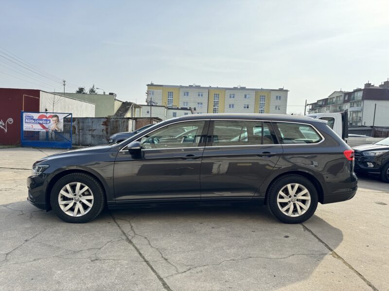 VOLKSWAGEN Passat ' 2019 rok