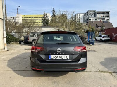 VOLKSWAGEN Passat ' 2019 rok