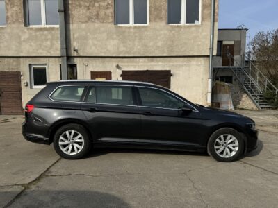 VOLKSWAGEN Passat ' 2019 rok