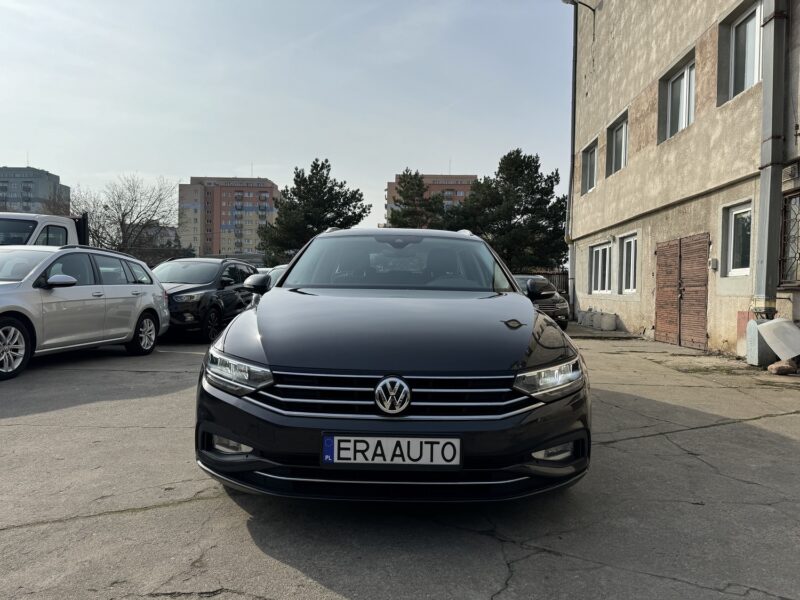 VOLKSWAGEN Passat ' 2019 rok